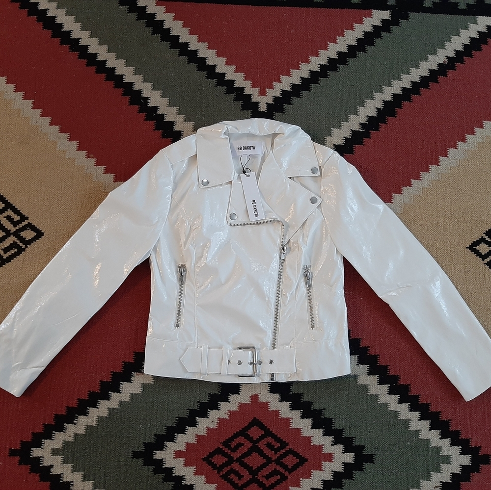 BB DAKOTA It's Electric Vegan Leather Moto Jacket Shiny White XS - Picture 4 of 15